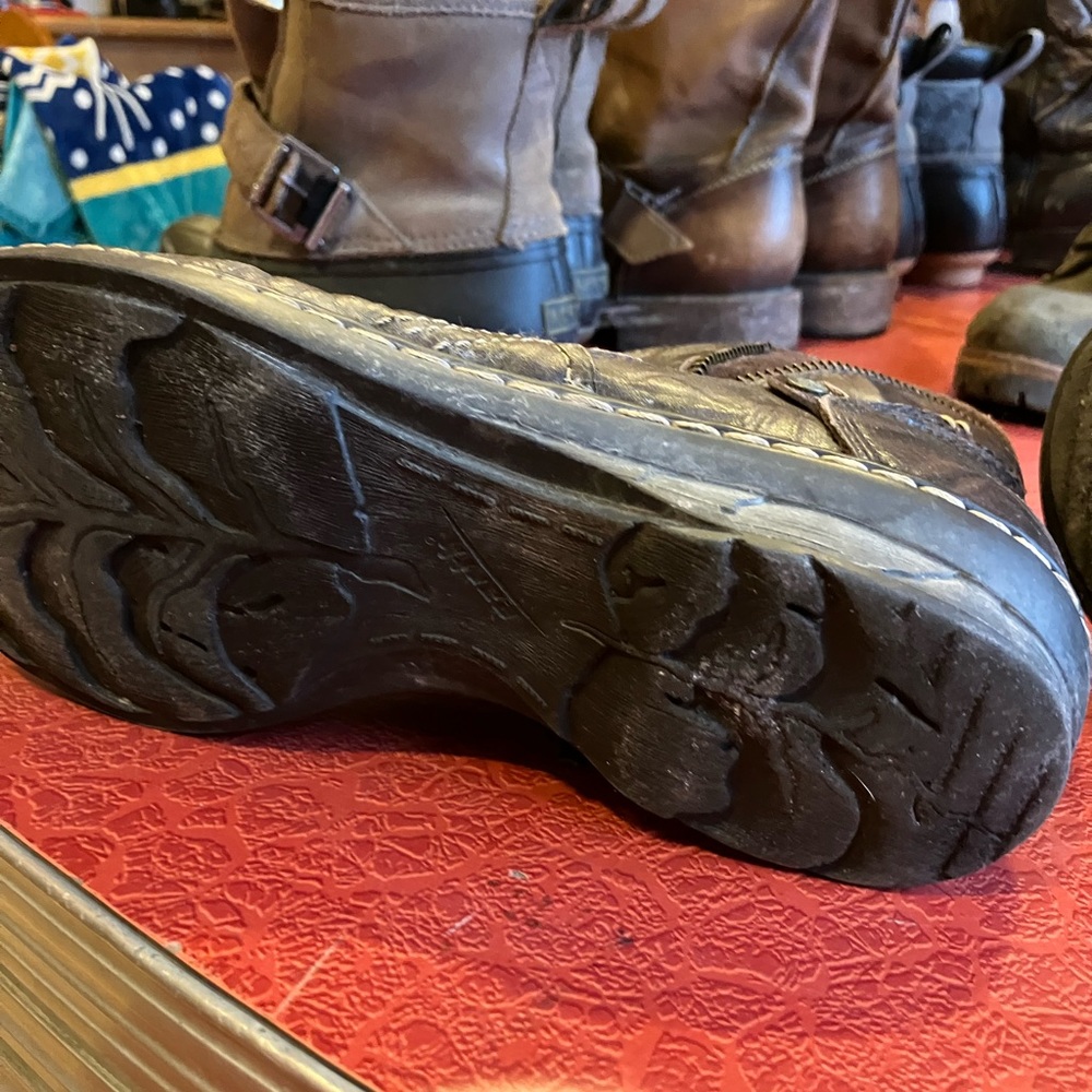 shoes - Picture 6 of 8